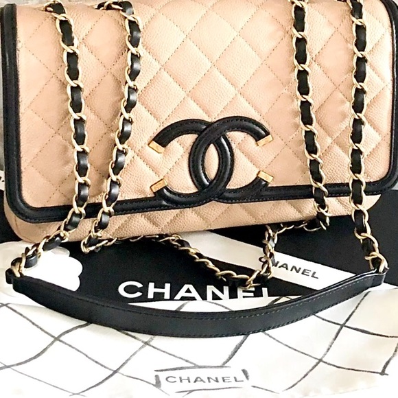 CHANEL Handbags - HOST PICK! 🔥⚡️Chanel Medium Two-Tone Filigree Bag